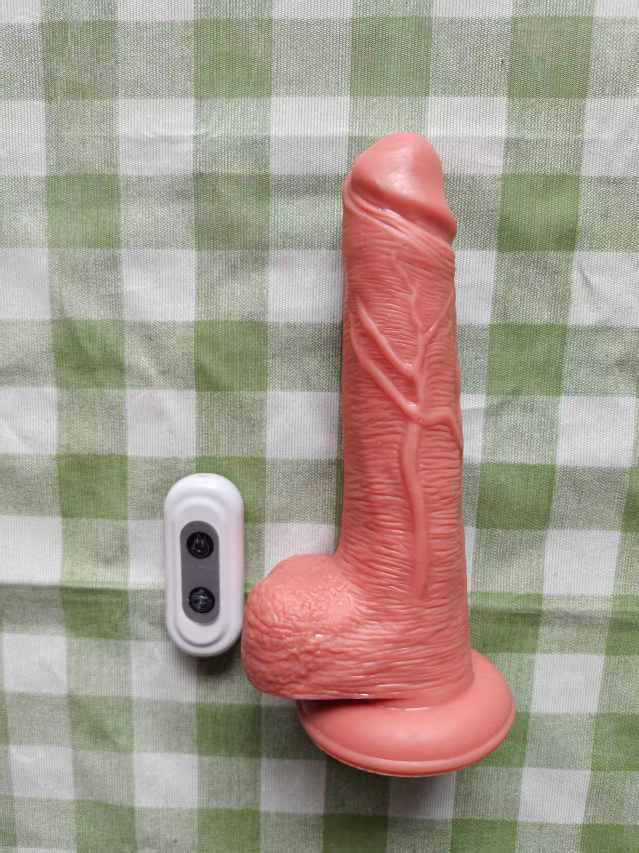 Large wireless electric vibrating and thrusting phallus (rechargeable)قضيب اصطناعي كهربائي كبير لاسلكي، يتميز بخاصيتي الاهتزاز والدفع (قابل لإعادة الشحن)