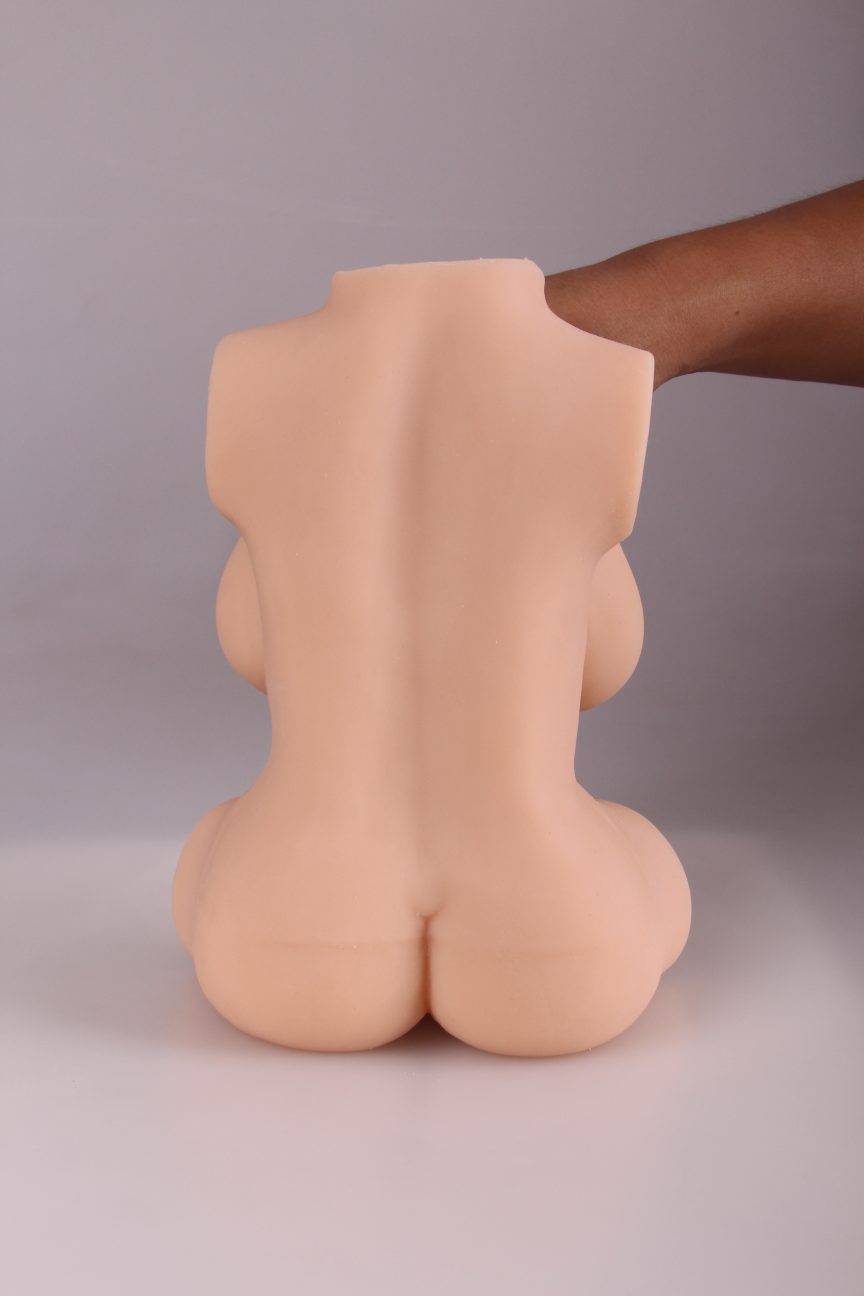 چھوٹے سائز کی آدھے جسم والی ڈول