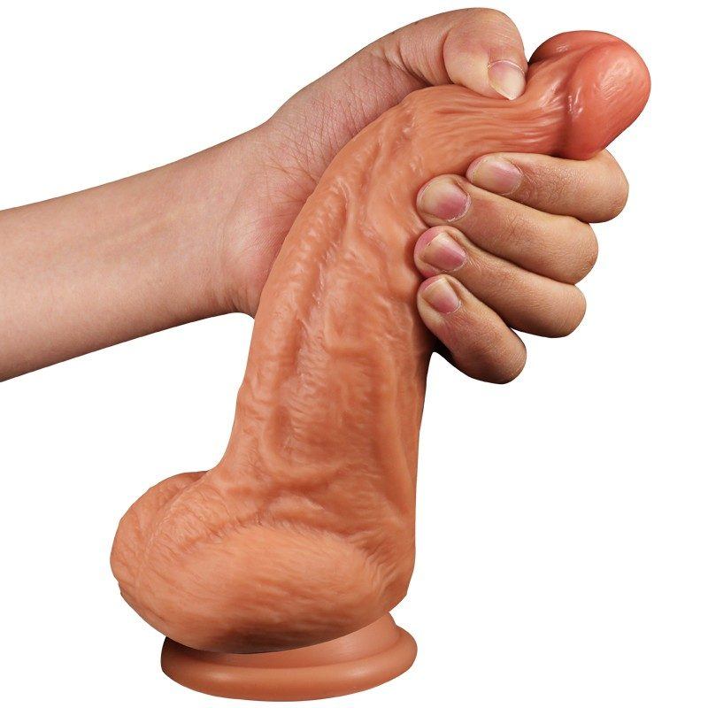 Manwal na Phallus: Pinalapal at Pinalaki, Kulay Balat